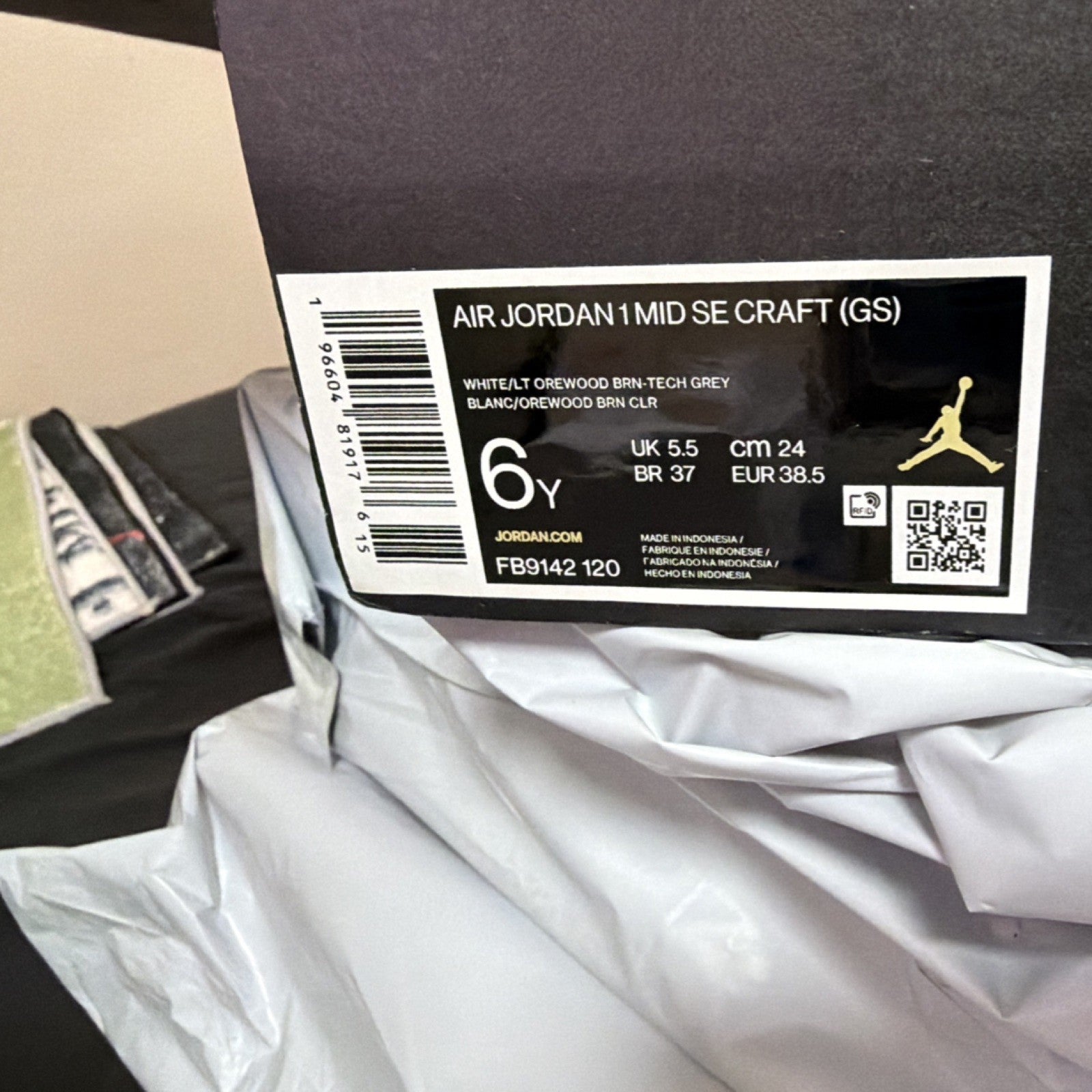 Air Jordan 1 Mid SE Craft Sneakers Size 6Y