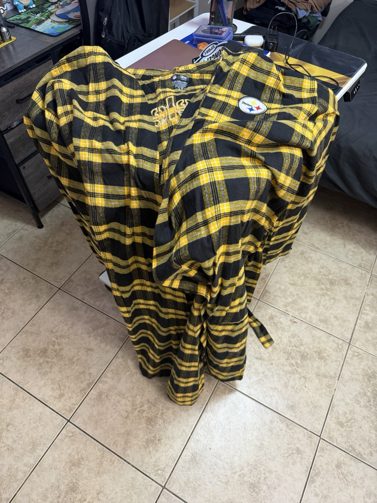 NFL Team Apparel Pittsburgh Steelers Hooded Plaid Size 5XL/6XL