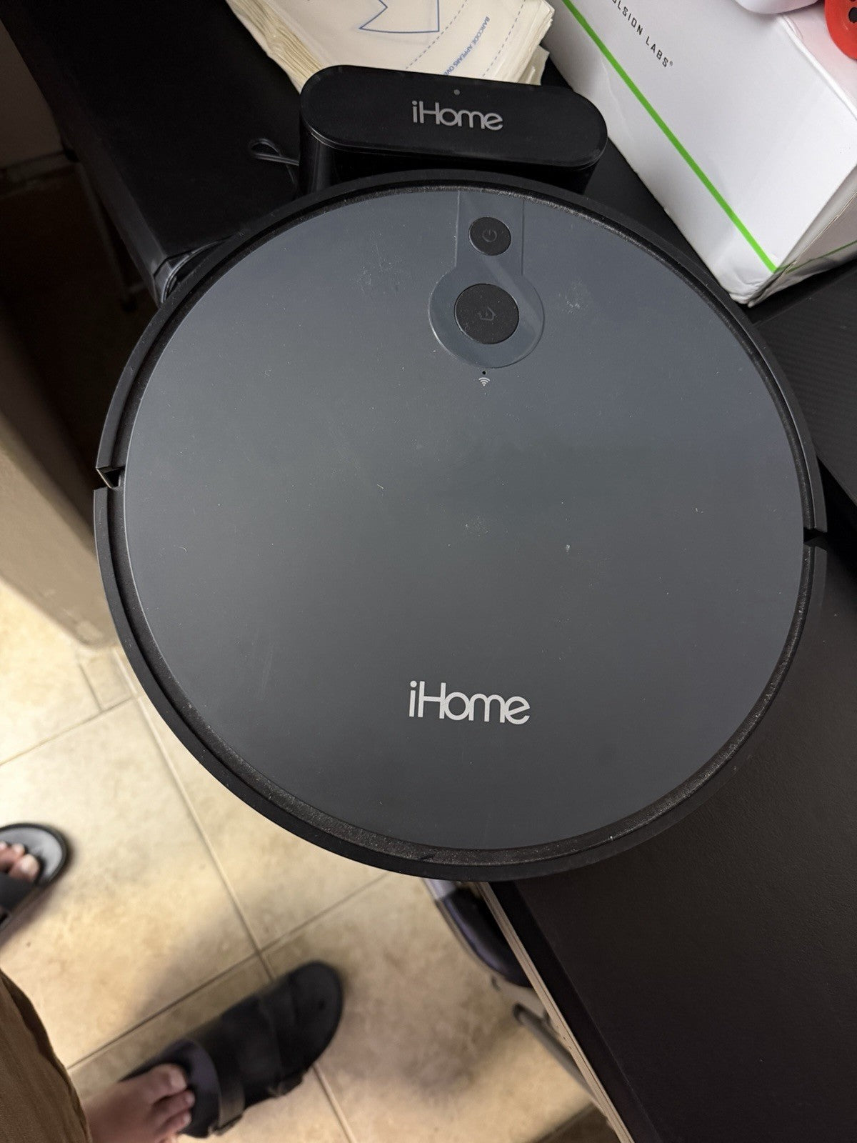 iHome Robotic Vacuum Cleaner, Cordless Bagless Round Robot, Black