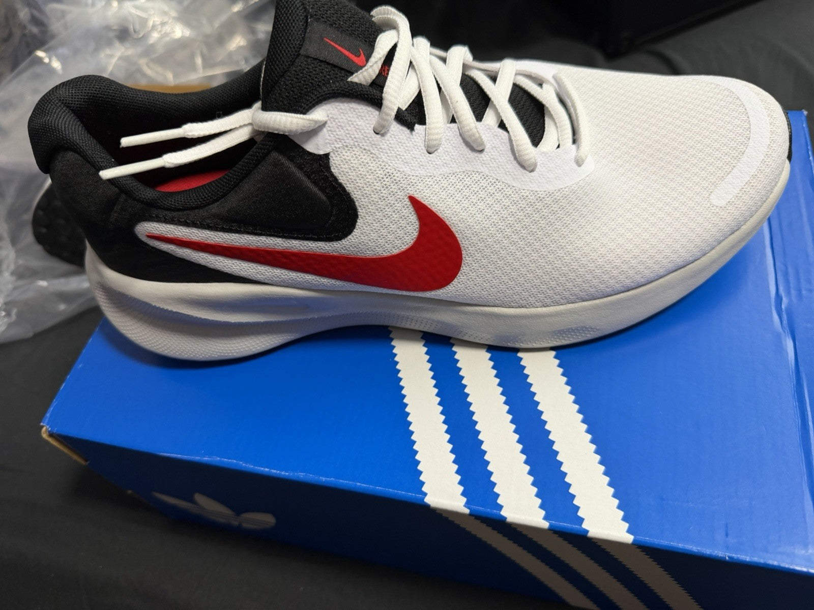 Nike Low Top Lace Up Men's Athletic Sneakers White/Black/Red Style FB2207