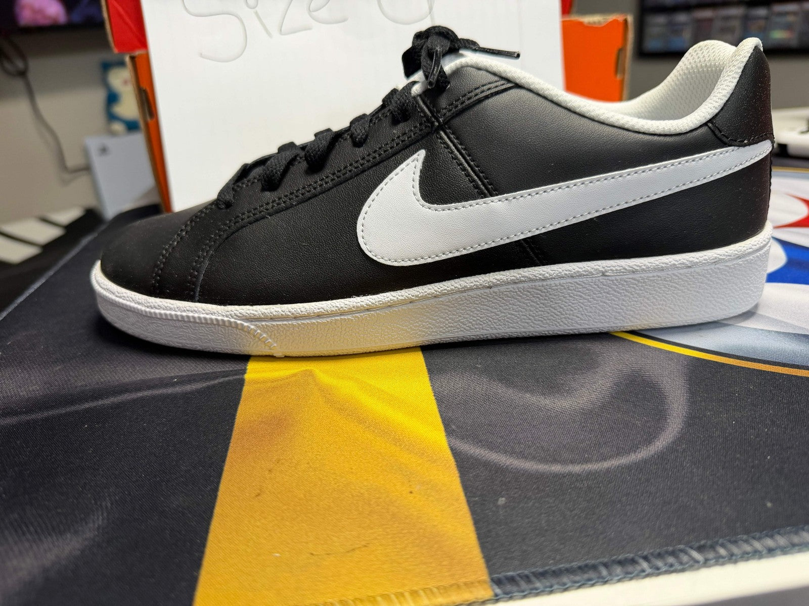 Nike low courts
