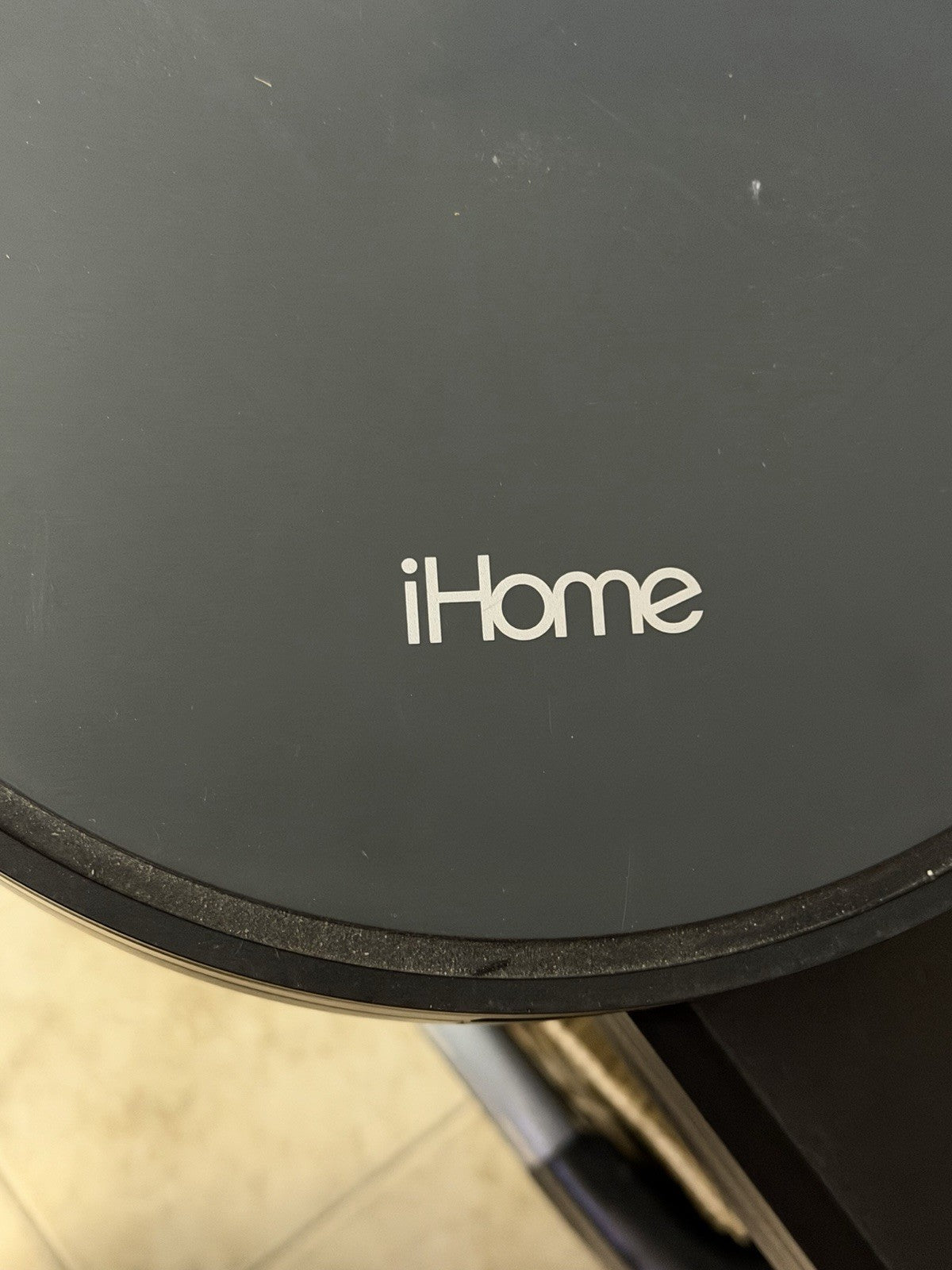 iHome Robotic Vacuum Cleaner, Cordless Bagless Round Robot, Black