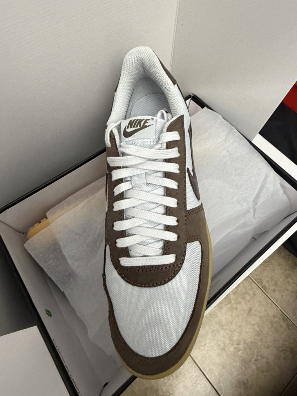 Nike Men's Low Top Lace Up Athletic Sneakers White/Brown Colorblock Gum Sole